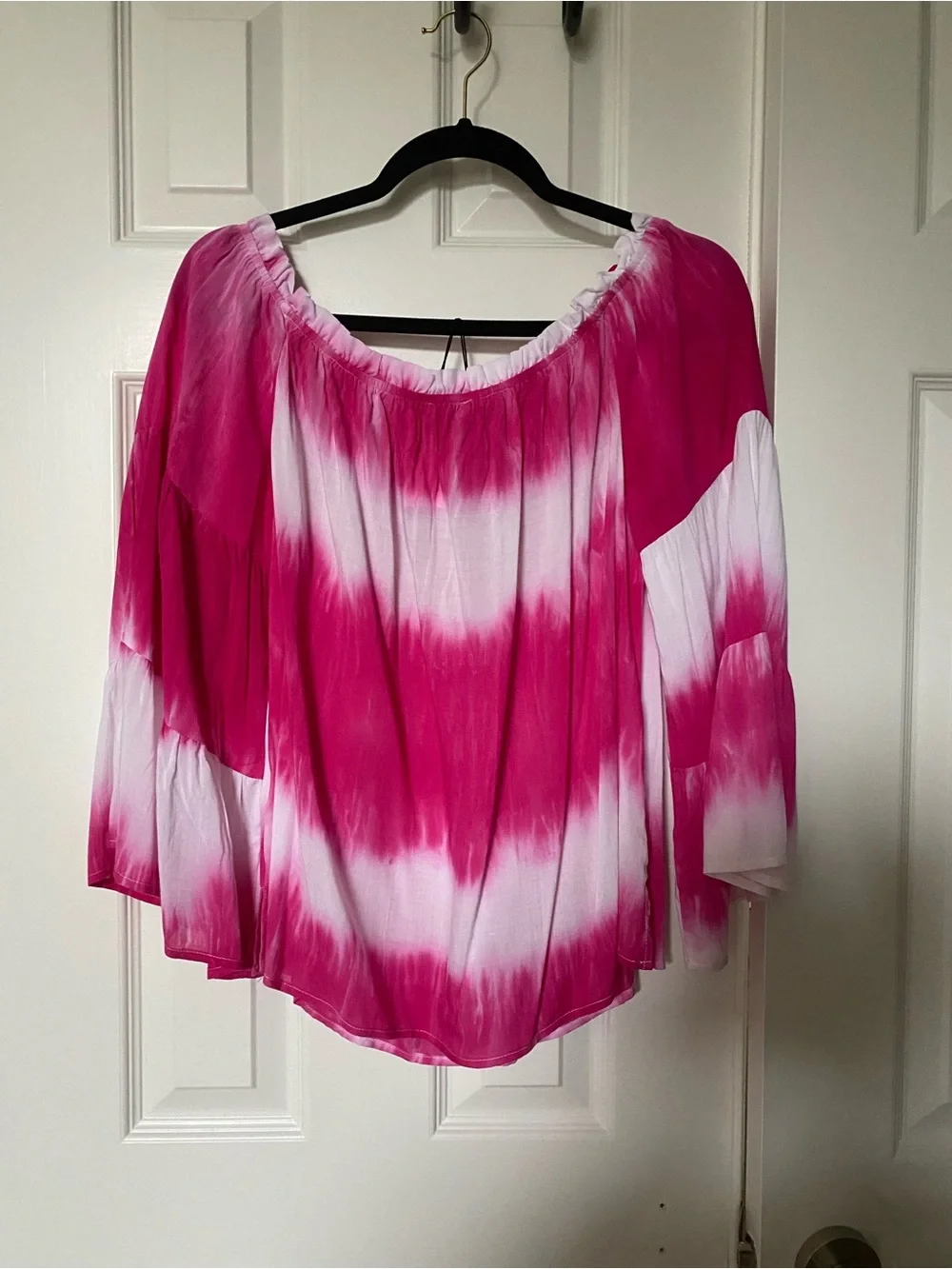 Andree By Unit Hot Pink and White tiered bell sleeve shirt Size Medium NWT